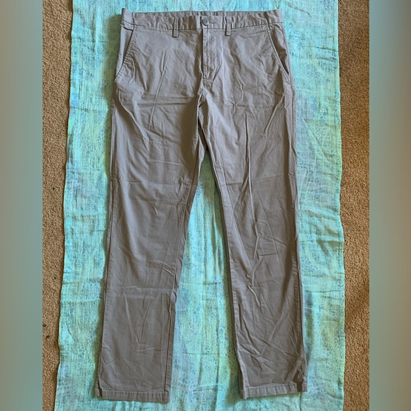 NWOT Old Navy Men’s Slim Chinos Ultimate Summe Earl Grey - 34x32 - Picture 1 of 7
